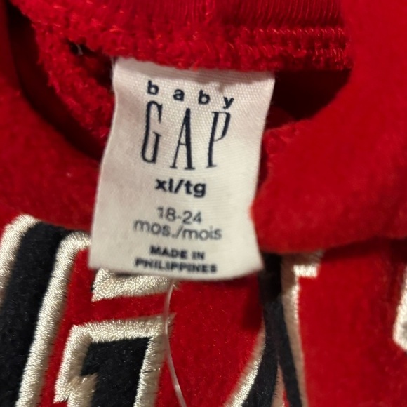 GAP NEW BOYS GIRLS BABY RED FLEECE TOP SWEATSHIRT HOODIE GIFT SIZE 18 24 MTHS - Picture 2 of 3